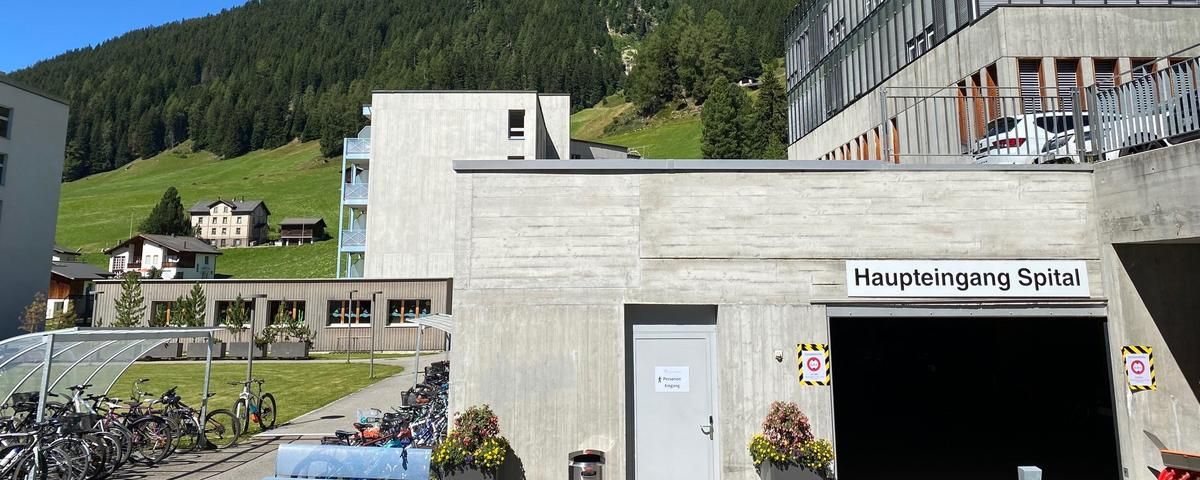 Provisorischer Eingang Spital Davos während Baustelle