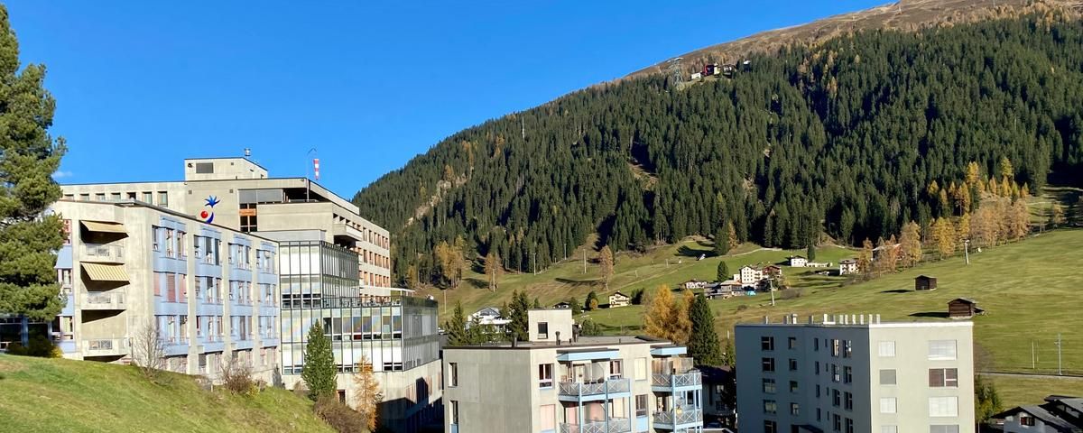 Spital Davos AG Panorama Herbst